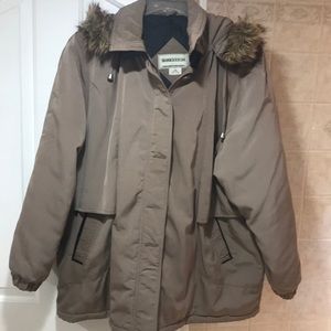 Woman winter jacket with detachable furry hood